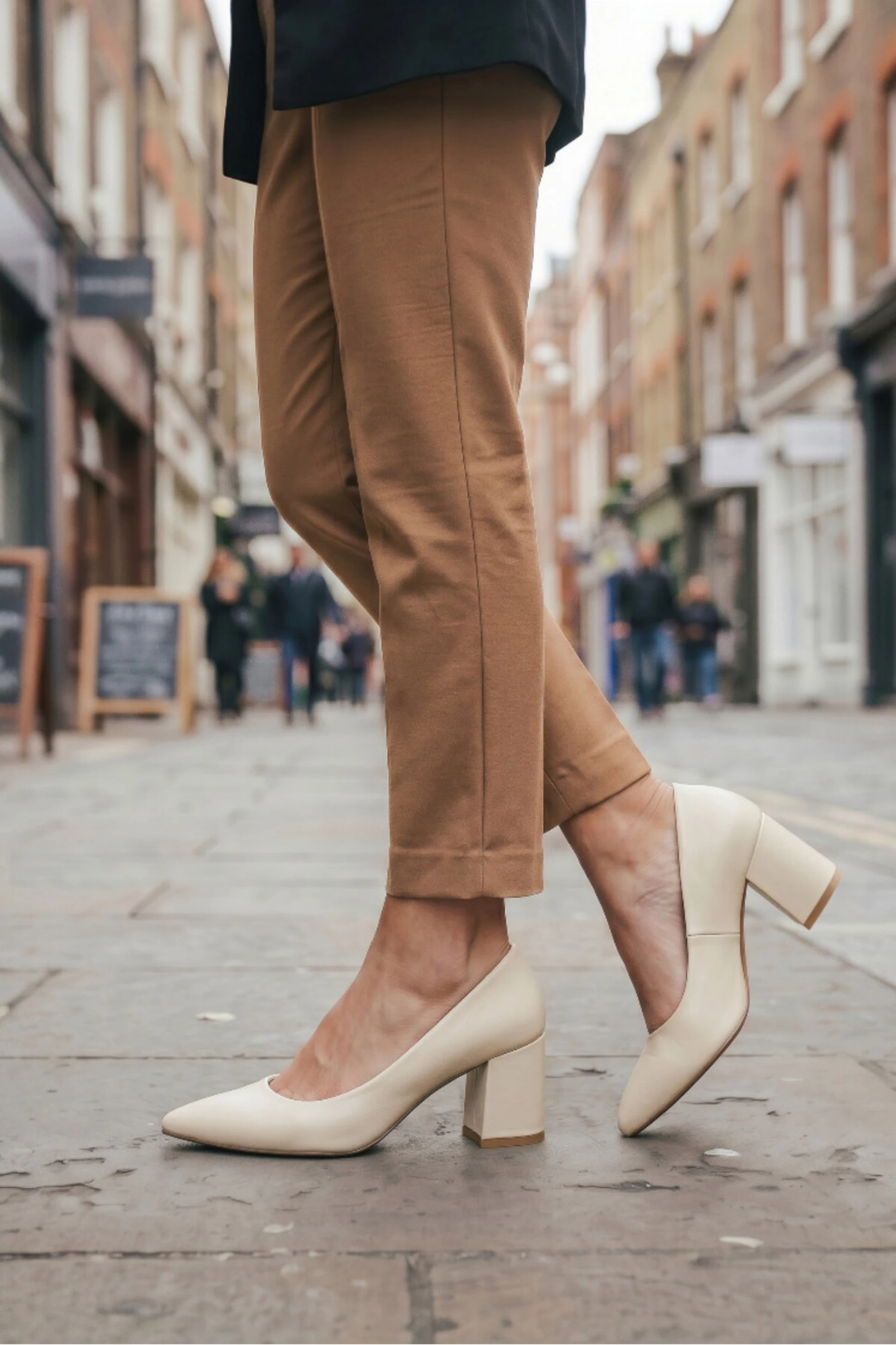 Viale Krem Klasik Kalın Topuklu Stiletto