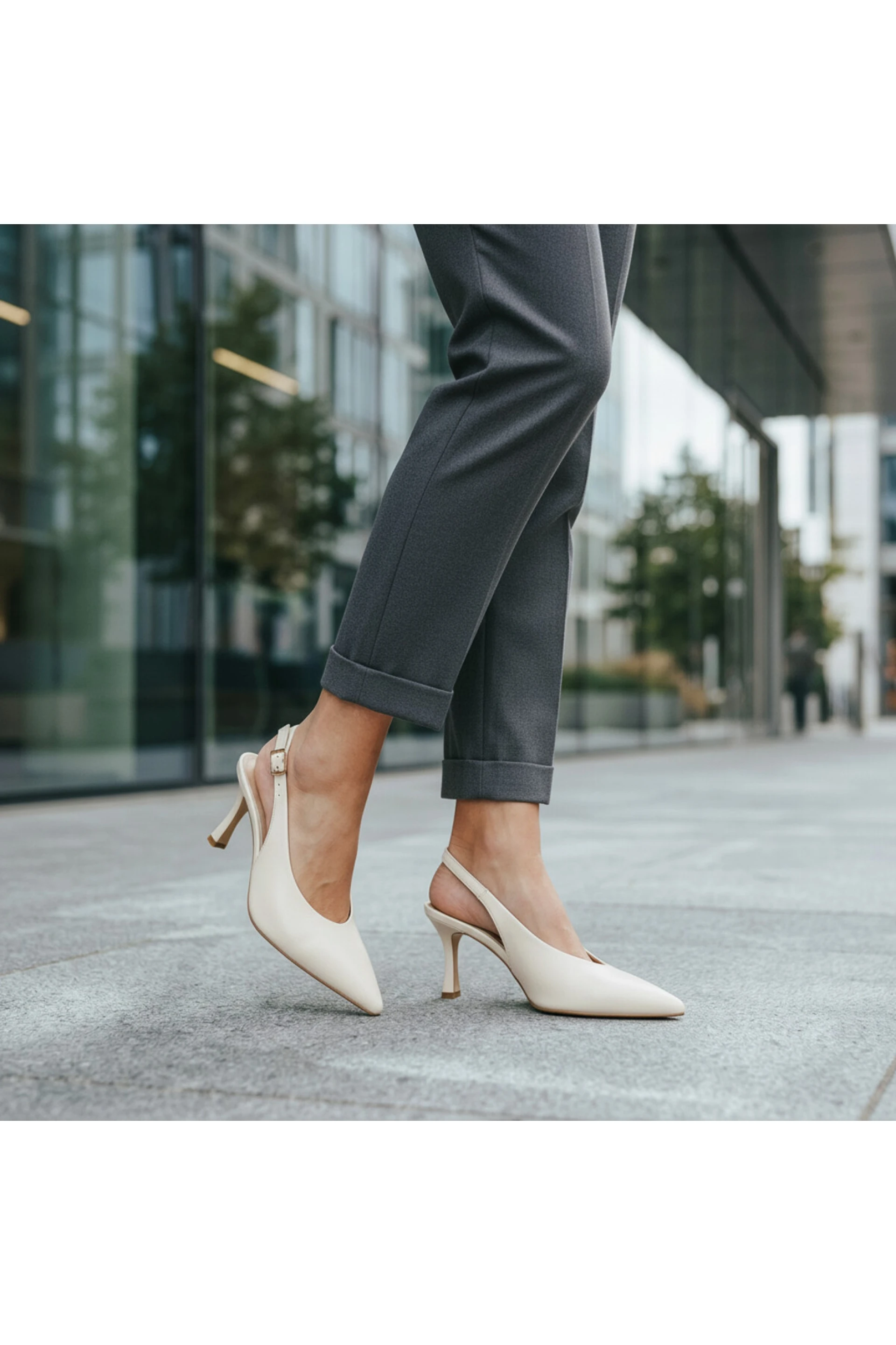 Lucia Krem Cilt Sivri Burun Arkası Açık Tokalı Slingback