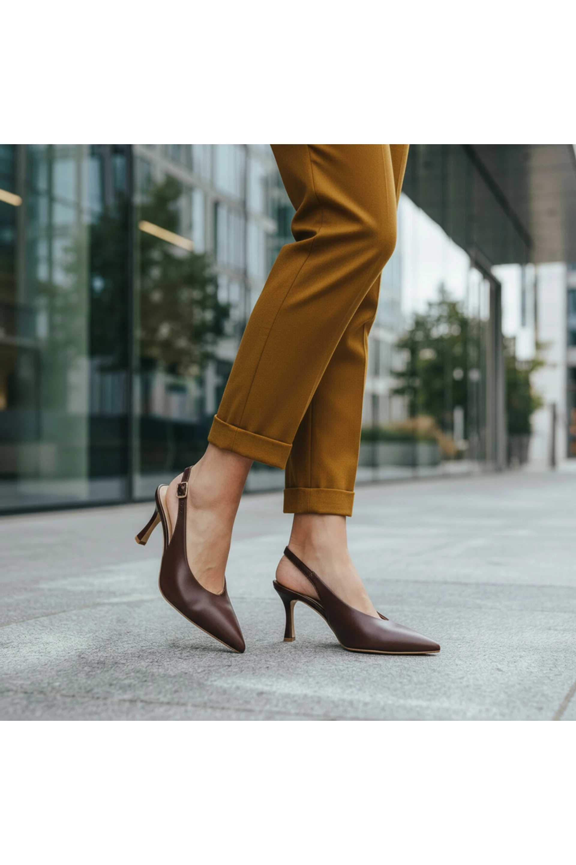 Lucia Kahverengi Cilt Sivri Burun Arkası Açık Tokalı Slingback